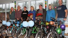 Von links: Bettina Winkler (Förderverein), Tanja Peper (Förderverein), Karola Murn (Kassenwartin des Fördervereins), Susanne Kück (Lübberstedter Fahrradladen), Joachim Krohn (Verkehrswacht Osterholz), Andrea Lange (Schulleiterin), Tobias Rust (1. Vorsitzende des Fördervereins)  Foto: eb