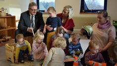 85 Kindertagesstätten erhalten Bücher zur bildlichen Verkehrserziehung sowie ein Rollbrett und Pylonen, die die Motorik der Kinder fördern und Geschicklichkeitsübungen ermöglichen.  Foto: eb