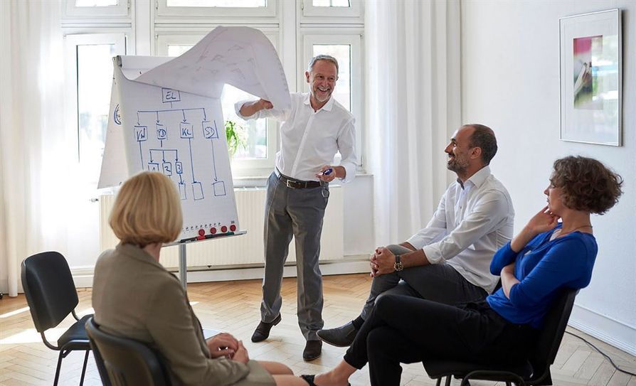 Wer bringt mich und meine Kollegen weiter? Die Wahl des perfekten Coaches sollte gut durchdacht sein. Foto: djd/DGSv/Christian Rolfes