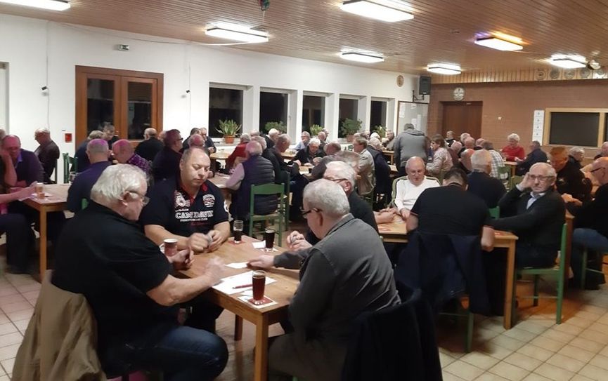 An insgesamt 20 Tischen spielten 79 Teilnehmer im Vereinsheim der Adolphsdorfer Schützen.  Foto: eb