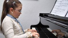 Von der kindlichen Freude am Musizieren kann sich jeder dafür begeistern lassen, ein Instrument zu erlernen. Das Eröffnungskonzert am Tag der offenen Tür der Musikschule bestreiten die Jüngsten mit einem japanischen Musikmärchen.   Foto: adobestock/Thomas Aumann