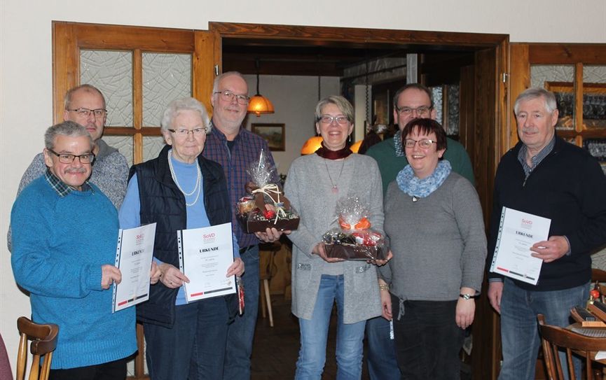 Geehrte und gewählte Mitglieder von links: Hans Dieter Schön, Detlef Caliebe, Rosemarie Siems, Dieter Schult, Monica Gabriel, Bernd Wolfgramm, Sabine Caliebe, Hans-Heinrich Dankers .