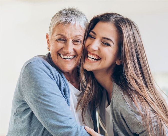 Angehörige sollten wichtige gesundheitliche, finanzielle und rechtliche Themen rechtzeitig klären und festlegen. Foto: djd/DELA Lebensversicherungen/Getty Images/Aleksandar Nakic