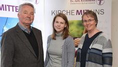 Eckhart Richter geht, Merle Garbade und Pastorin Birgit Spörl (rechts) kommen. Sie wollen aktiv den Strukturwandel in der Landeskirche in Hannover mitgestalten.  Foto: jm