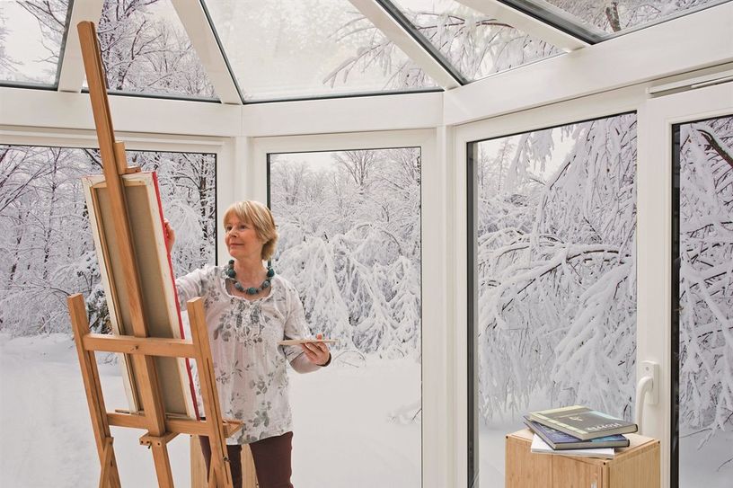 Mitten im Winter und dennoch wohlig warm: Ein Wintergarten macht‘s möglich.  Foto: djd/sonne-am-haus.de