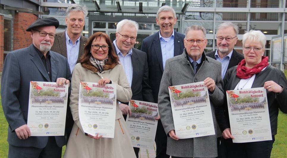 Die Organisatoren des Benefizkonzerts mit dem Heeresmusikkoprs Hannover versprechen ein unterhaltsames und hochwertiges Programm in der Stadthalle.  Foto: jm