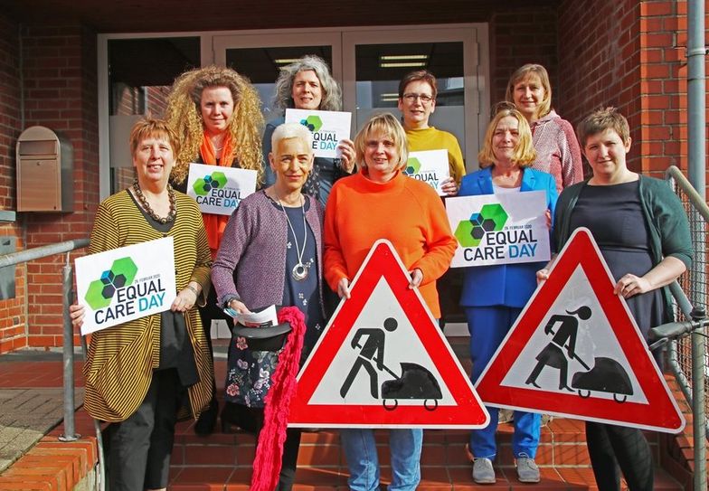 Gemeinsame Frauenpower für ein Anliegen. Die Sorgearbeit soll gleicher verteilt und mehr wertgeschätzt werden.