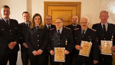 Die beförderten und geehrten Mitglieder der Freiwilligen Feuerwehr Kirchwistedt mit Ortsbrandmeister Malte Hoffmann (l.). Foto: khe