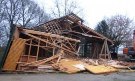 Das Haus des Waldes am Nordufer des Bremervörder Sees ist leider Geschichte. Am 22. Februar rollte der Abrissbagger an.  Foto: Niedersächsische Landesforsten