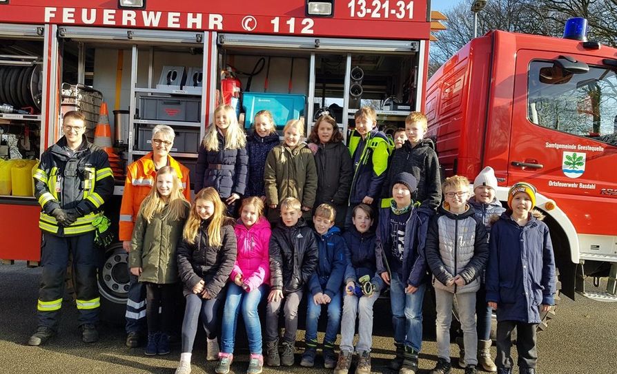 Die Basdahler Grundschüler besuchten ihre Ortsfeuerwehr und erlebten einen tollen und informativen Vormittag.  Foto: eb