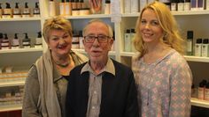 Barbara und Werner Marohn (l.), freuen sich, mit Claudia Peier-Steffens eine versierte Nachfolgerin für ihren traditionsreichen Friseursalon in Bremervörde gefunden zu haben.  Foto: im