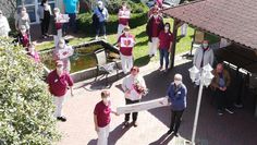 15 Jahre als Mitarbeiterin im Haus am Park: Das Jubiläum von Sabine Caliebe musste, wenn auch mit Abstand, gefeiert werden.  Foto: eb