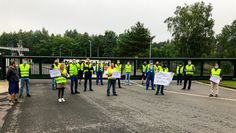 Wer in der Lebensmittelindustrie arbeitet, soll mehr Anerkennung für seinen Job bekommen. Das fordert die Gewerkschaft NGG. Das Foto zeigt Streikende bei der Firma Emsland Stärke in Wietzendorf (Heidekreis).  Foto: NGG