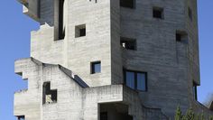 Aus Beton und damit irgendwie auch aus Sand gebaut ist diese Kirche in der Schweiz Foto: Adobe Stock/tauav