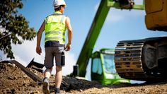 Bald allein auf der Baustelle? Baufirmen steuern auf einen verschärften Fachkräftemangel zu – wenn die Branche für Beschäftigte nicht attraktiver wird, warnt die IG BAU.  Foto: IG BAU