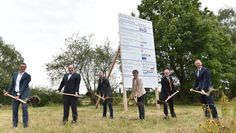 Symbolischer erster Spatenstich mit Vertretern des Landes und der beteiligten Unternehmen. Das Foto zeigt v.l.n.r: Dr. Mathias Kranz (Linde), Dr. Jörg Nikutta (ALSTOM), Thomas Nawrocki (LNVG), Carmen Schwabl (LNVG), Holger Buse (EVB), Joachim Heider (Linde). Foto: LNVG/Frick Foto