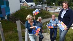 Urte Joost-Krüger, Gabriele Haar, Manfred Wichmann-Böschen und Ihno Schild (v.li.) möchten mit ihrem farbenfroh gestalteten Programm gerade in Corona-Zeiten ein positives Zeichen setzen. Foto: hc