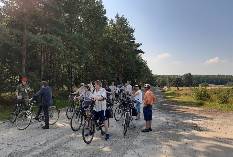 Die Fahrradtour der CDU Garlstedt war von großem Interesse. 
 Foto: eb