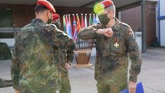 Kommandoübergabe coronakonform: Vergangene Woche wurde die Leitungs des Logistischen Übungszentrums in der Logistikschule der Bundeswehr in Garlstedt an Andreas Bock übergeben.   Foto: eb