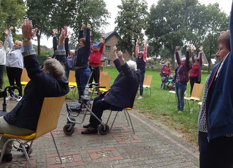 Arme nach oben strecken bis nichts mehr geht.  Foto: eb