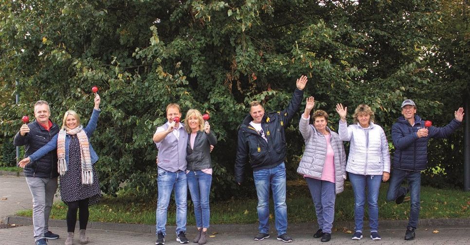 Freuen sich auf die Aktion, die jetzt zwei Wochen später als ursprünglich geplant doch noch stattfinden kan: Hanjo und Christine Postels (v. li.), Matthias und Renate Köstermann sowie Ingo, Karin, Claudia und Roman Schwenk. Foto: WIR Gnarrenburg