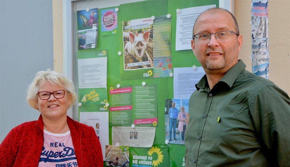 Marion Arnhold und Jochen Hake informierten sich bei der Ortsverbandssitzung unter anderem über Leerstände in der Stadt.  Foto: eb