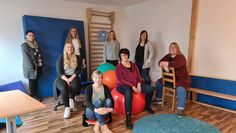 Freuen sich auf eine gemeinsame Zukunft: (von links stehend) Monika Nietfeld, Daniela Cordes, Christina Wehleit, Lea Claus; (von links sitzend) Jana Höper, Sarah Peper, Sigrun Langanke, Jutta Bertholdt.  Foto: eb