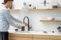 Chic und praktisch: Ein Kochendwasserhahn spart Zeit, Energie und Wasser in der Küche.
Foto: djd/Quooker