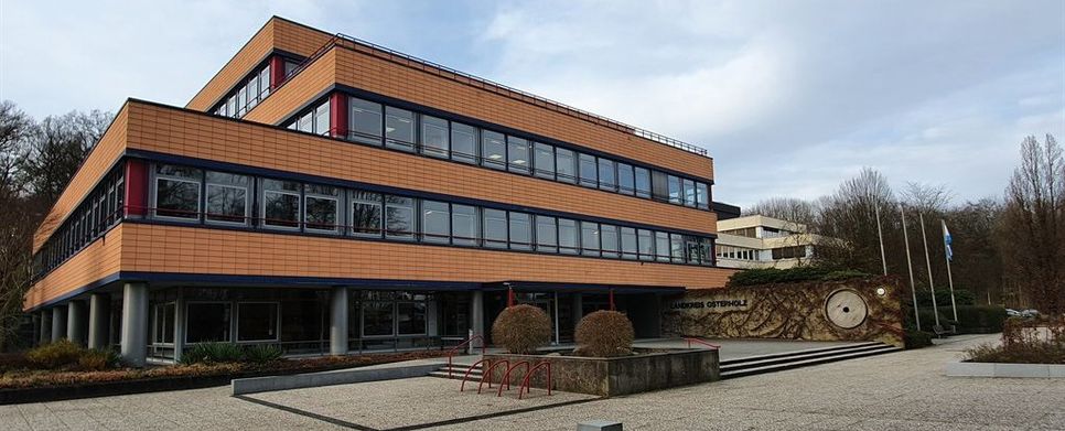 Die jüngste Kreistagssitzung wurde wegen der Corona-Pandemie nicht im Kreishaus I, sondern in der Stadthalle abgehalten.  Foto: nek