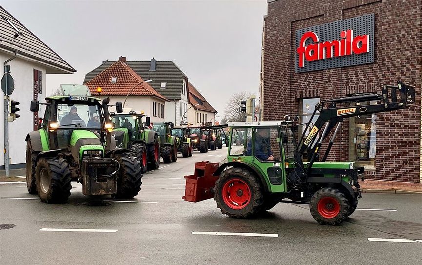 Eine Trecker-Kolonne zog am vergangenen Wochenende durch Bremervörde. Foto: rgp