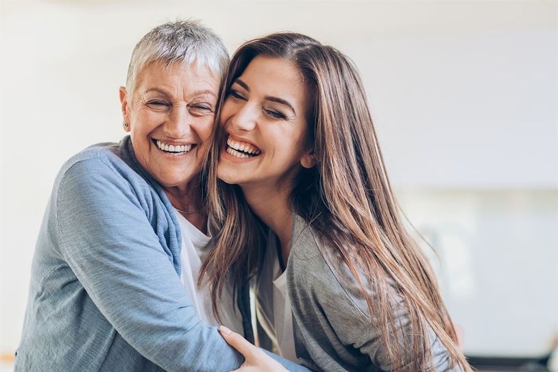 Angehörige sollten wichtige gesundheitliche, finanzielle und rechtliche Themen rechtzeitig klären und festlegen. Foto: djd/DELA Lebensversicherungen/Getty Images/Aleksandar Nakic