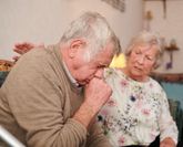 Chronische Lungenerkrankungen wie COPD oder Asthma stellen einen Risikofaktor für besonders schwere Grippeverläufe dar.
Foto: djd/Sanofi/Getty Images/sturti