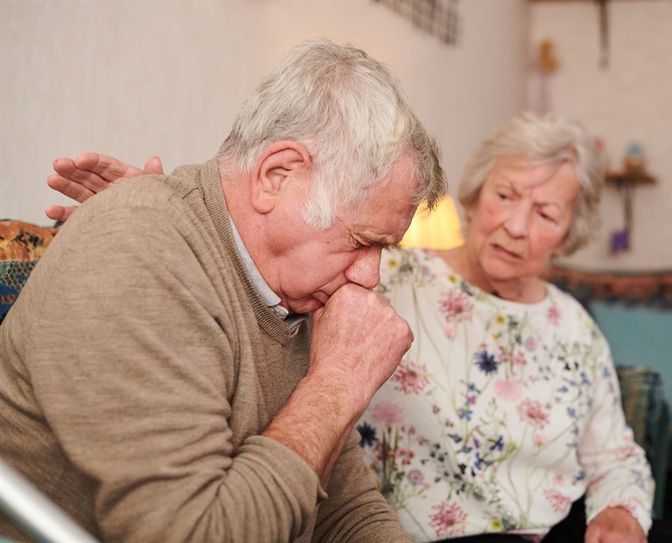 Chronische Lungenerkrankungen wie COPD oder Asthma stellen einen Risikofaktor für besonders schwere Grippeverläufe dar.
 Foto: djd/Sanofi/Getty Images/sturti