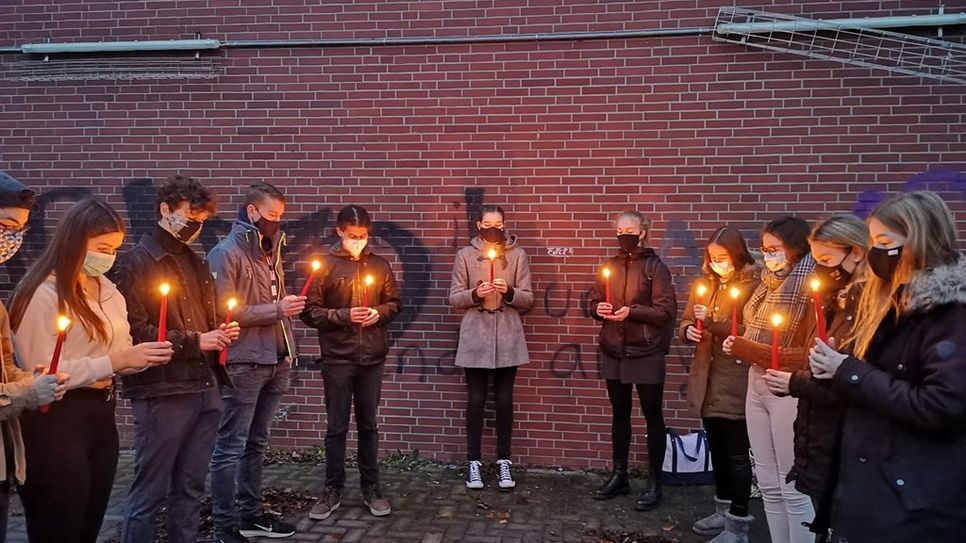 Schüler:innen des Landkreises beteiligten sich an einer virtuellen Lichterkette.