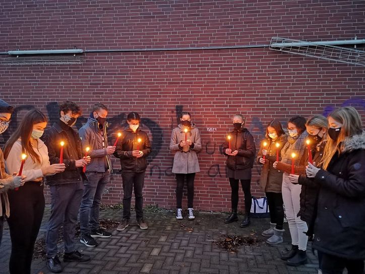 Schüler:innen des Landkreises beteiligten sich an einer virtuellen Lichterkette.