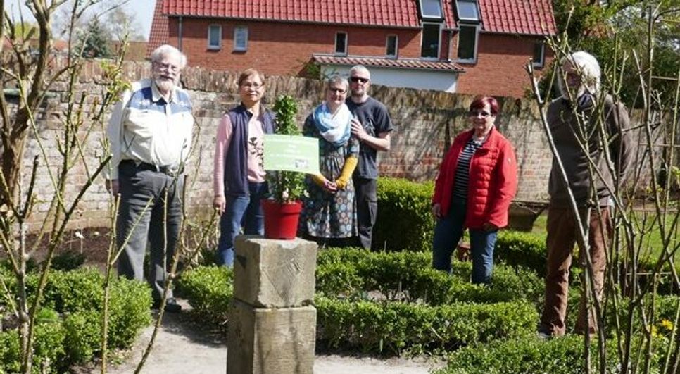 Von links: Udo Wolff, Nuscharak Lorentz, Sabrina Weritz, Benjamin Vetterlein, Irmgard Windhorst und Norbert Nowka auf dem Gelände der Museumsanlage.  Foto: eb