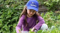 Naturforscher:innen - NABU-Broschüre und Forscher-Rucksack begleiten Kinder durch die Ferien.