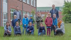 Die Schulanfänger:innen der Grundschule Engeo bekamen von der Unternehmemensgruppe Hoyer Obstbäume geschenkt.