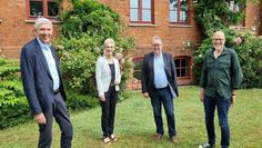 Bürgermeister Torsten Rohde, Fachbereichsleiterin Susanne Fedderwitz und die Srniorenbeiratsmitglieder Harry Schnackenberg und Rolf Bellmann freuen sich auf viele engagierte Ü60-er, die sich aktiv an der Mitarbeit im Seniorenbeirat beteiligen wollen. Foto:nek