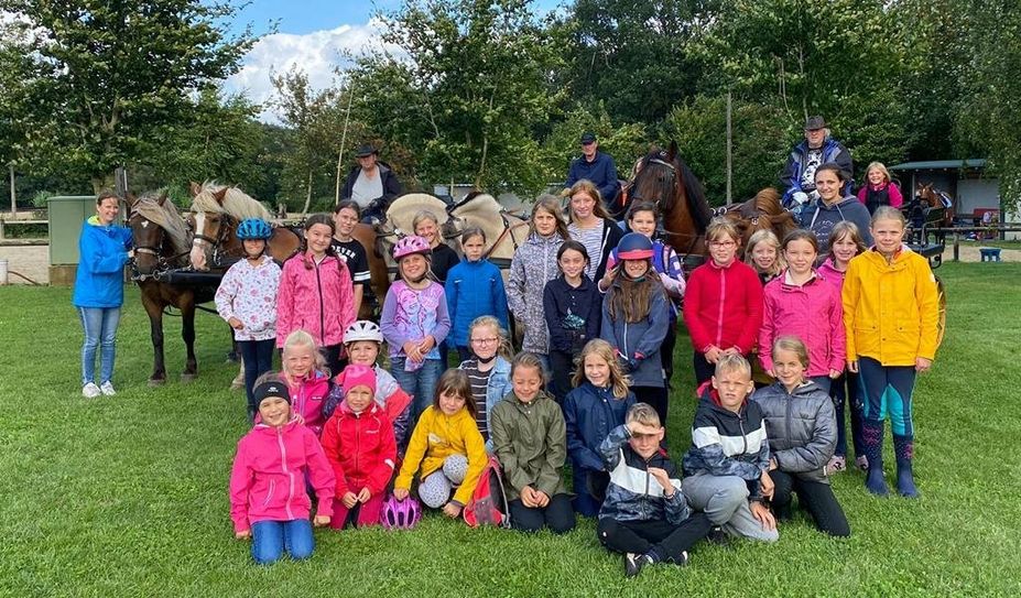 Viele Kinder nahmen am Schnuppernachmittag des Reitvereins Kuhstedt teil.