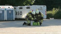 Am Montagnachmittag sicherte die Feuerwehr Gefahrengut auf einem Parkplatz, später am Abend wurden drei Ortsfeuerwehren wegen Gasgeruch in einem Wohnhaus alarmiert. Foto: ffohz.de