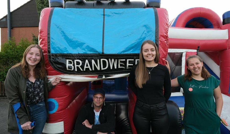 Die SPD-Kandidat:innen Kristin Lindemann, Fabian Grimm, Nicole Woitt und Sarah Richter bei einem der zahlreichen Nachbarschaftsfeste im Wahlkampf. Foto: eb