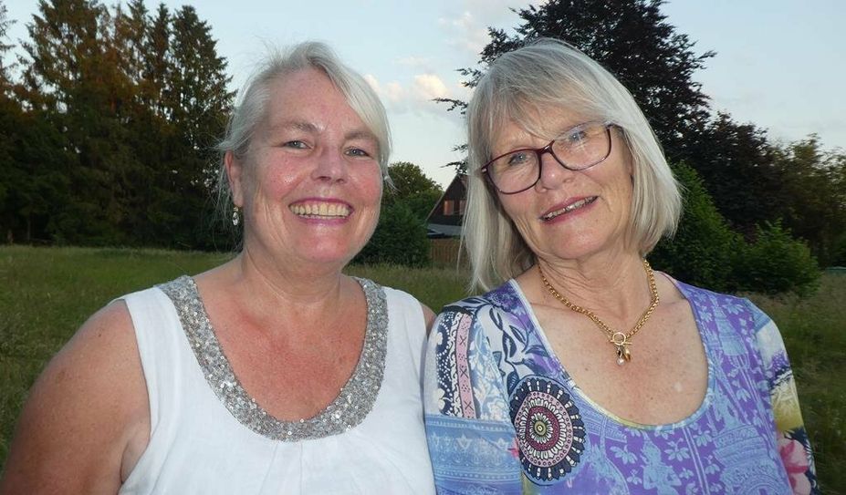 Die neue Lions-Präsidentin Jeanette Ahlring (links) mit ihrer Vorgängerin Birgit Schöne. Foto: eb