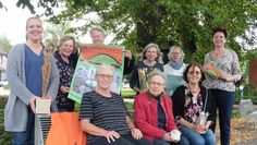 Von links: Tanja Block, Uta Fischer, Karl-Heinz Attenbrunner, Helga Weber, Gudrun Kreienmeyer, Angelika von Bonin, Krista Brandenburg und Margarete Bauer zusammen mit Bürgermeisterin Marion Schorfmann. Foto: mf