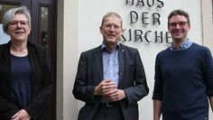 Zogen Bilanz der Visitation: Superintendentin Jutta Rühlemann, Regionalbischof Dr. Hans Christian Brandy und Pastor Henning Mahnken (St. Willehadi). Foto: Roland Hofer