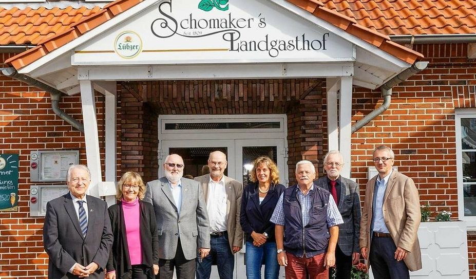 Der Vorstand (von links): Claus List, Christel Mix, Harald Kleinmann, Walter Rademacher, Silke Schierenbeck, Paul Scharten, Ewald Romund und Michael Johnen (Es fehlen: Sebastian Bertram, Marlene Frisch und Eybe Schönteich)