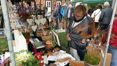 Viele Stände laden zum Stöbern ein. Foto: eb