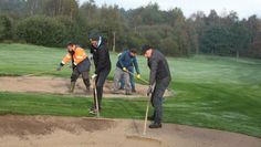 Vereinte Hände - schnelles Ende, das war das Motto bei der Platzpflege auf dem Lilienthaler Golfplatz. Es galt aber nur für die Arbeit, denn die positive Erfahrung wird für alle anhalten.