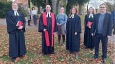 Die Beteiligten am Gottesdienst (von links): Superintendent Wilhelm Helmers, Pastor Florian von Issendorff, Diakonin Lena Freese, Pastorin Anja von Issendorff, Pastorin Sabrina Lerch und Diakon Timo Lütge. Foto: eb