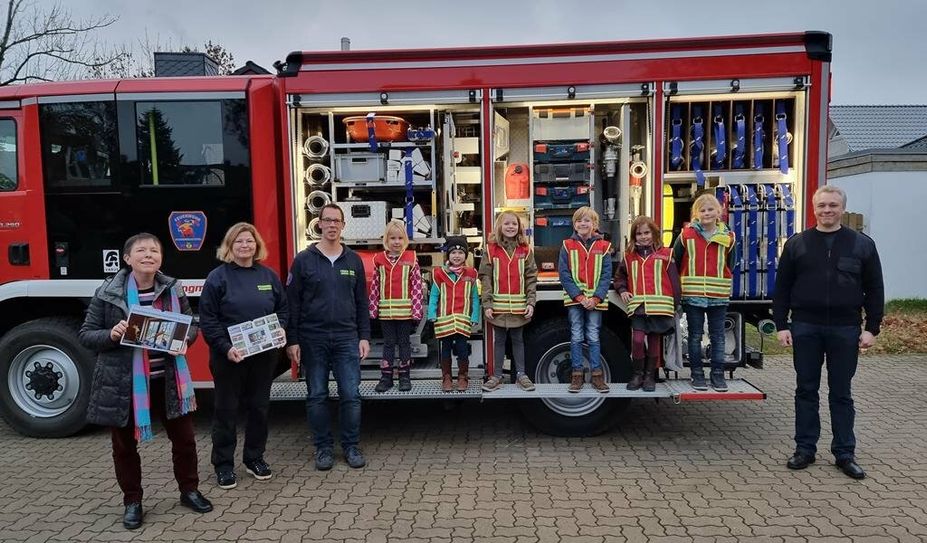 Von dem Erlös der „Scharmbeckstoteler Fensterblicke“ soll die jüngste Abteilung der Freiwilligen Feuerwehr Scharmbeckstotel, die Kinderfeuerwehr, profitieren. Foto: nek